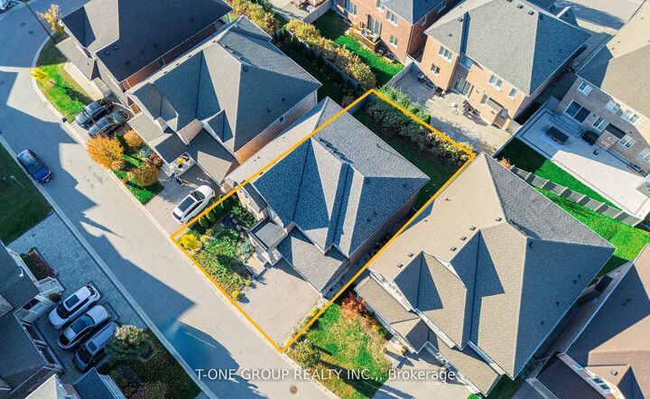 Property Photo: 63 Ken Sinclair Crescent ON L4G 3J1