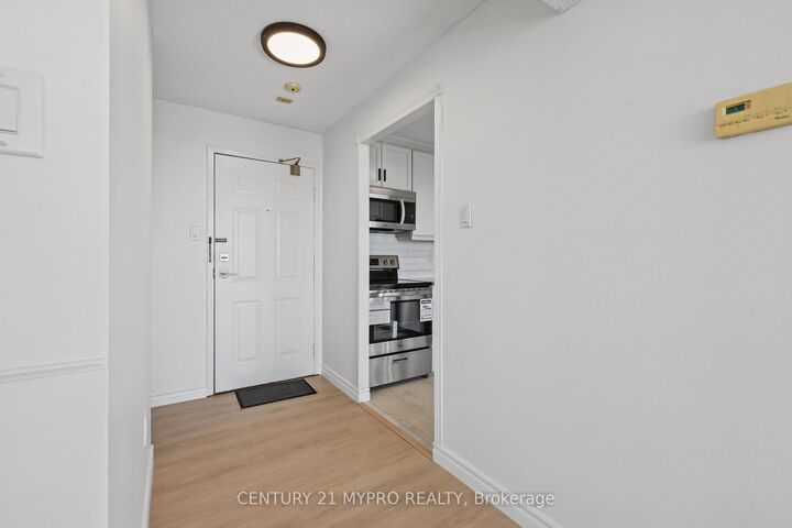 Property Photo:  30 Chapman Court 1204  ON N6G 4Y4 