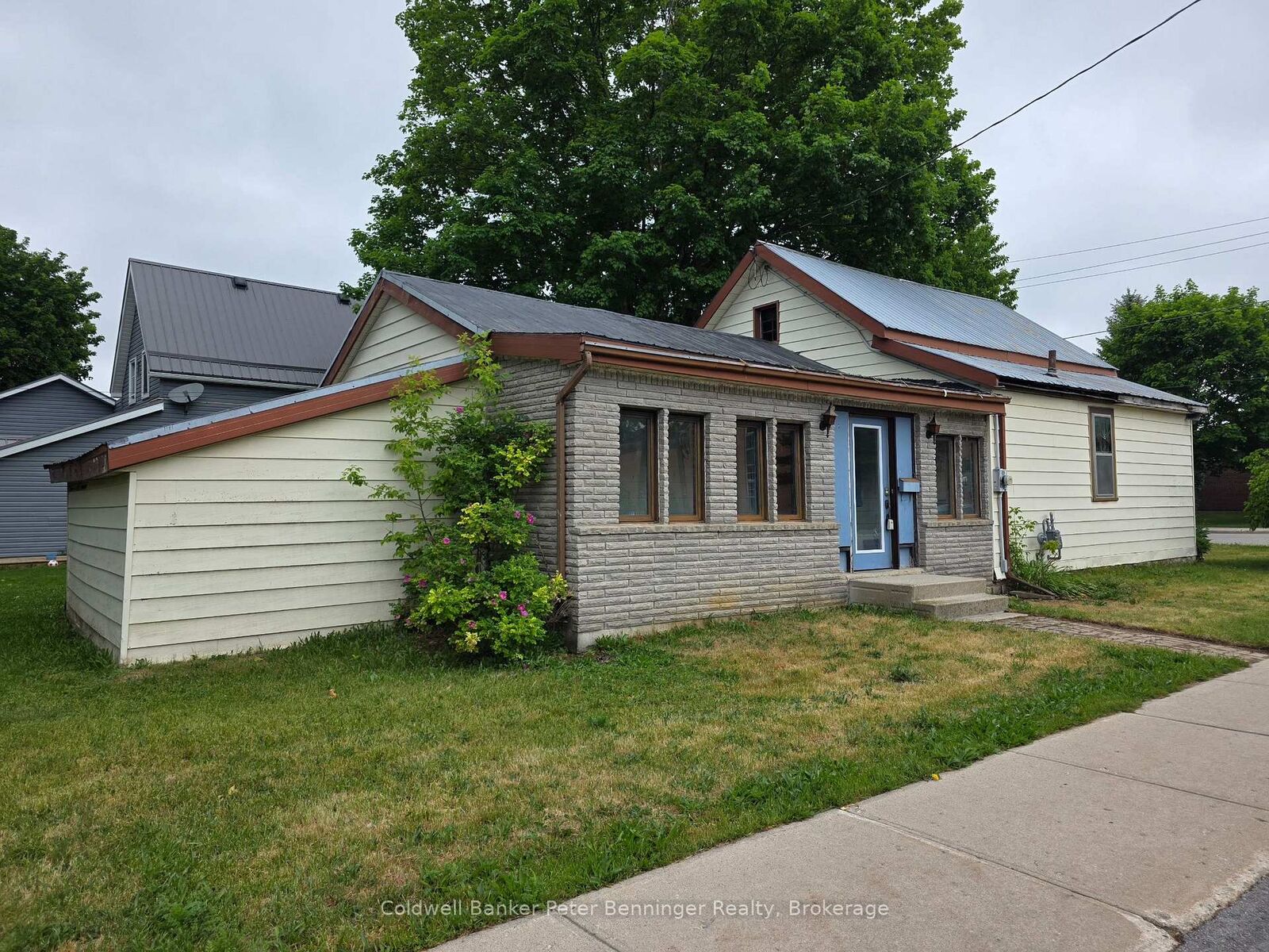 Property Photo:  21 Peter Street  ON N0G 2V0 