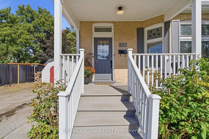 Property Photo:  820 Stedwell Street  ON N5Z 1L8 