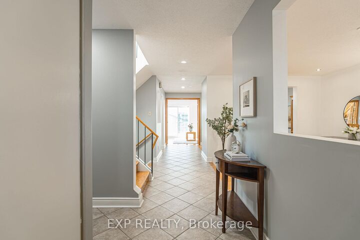 Property Photo:  1237 Cedarcroft Crescent  ON K1B 5G9 