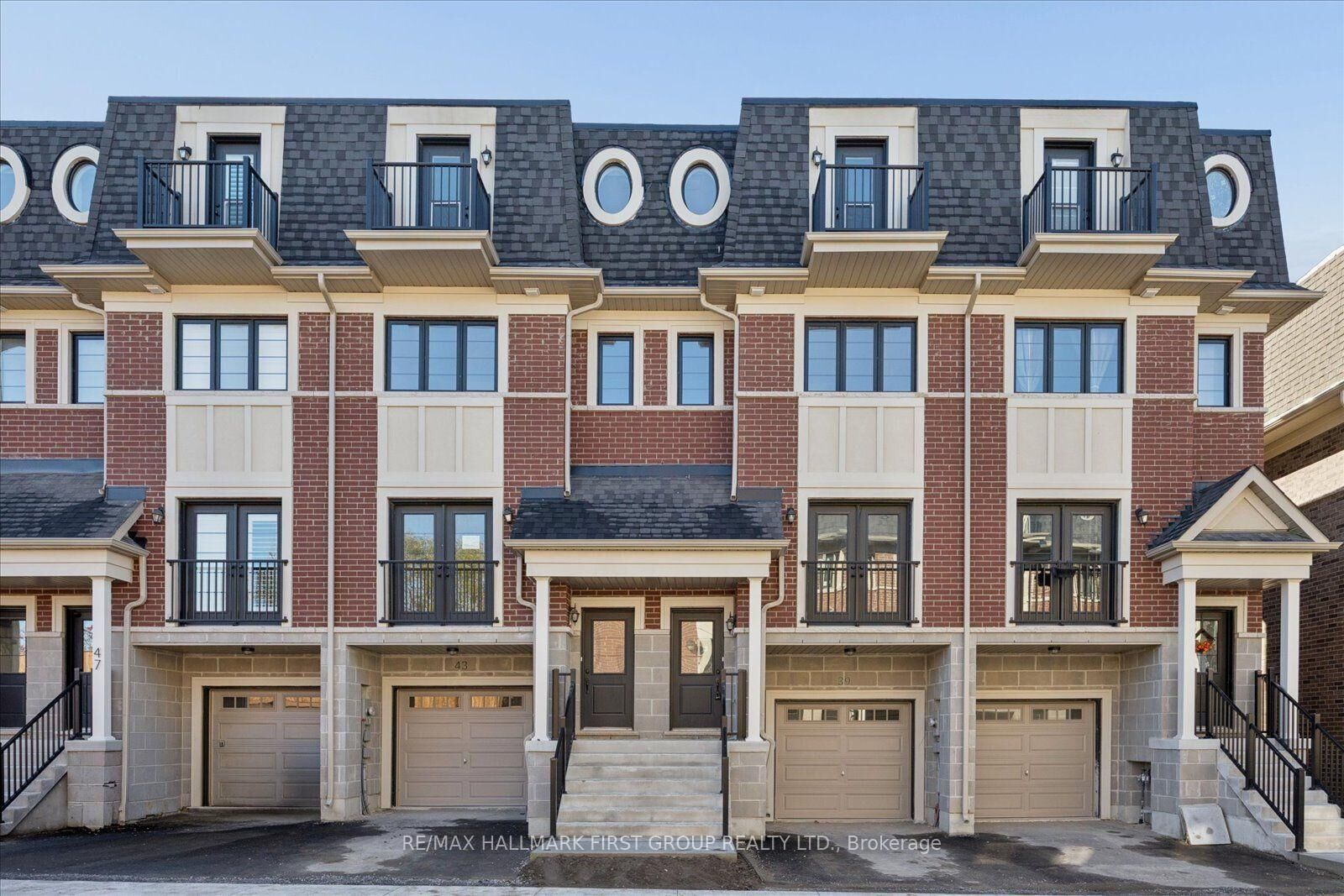 Photo de la propriété: 39 Marret Lane ON L1B 0X2
