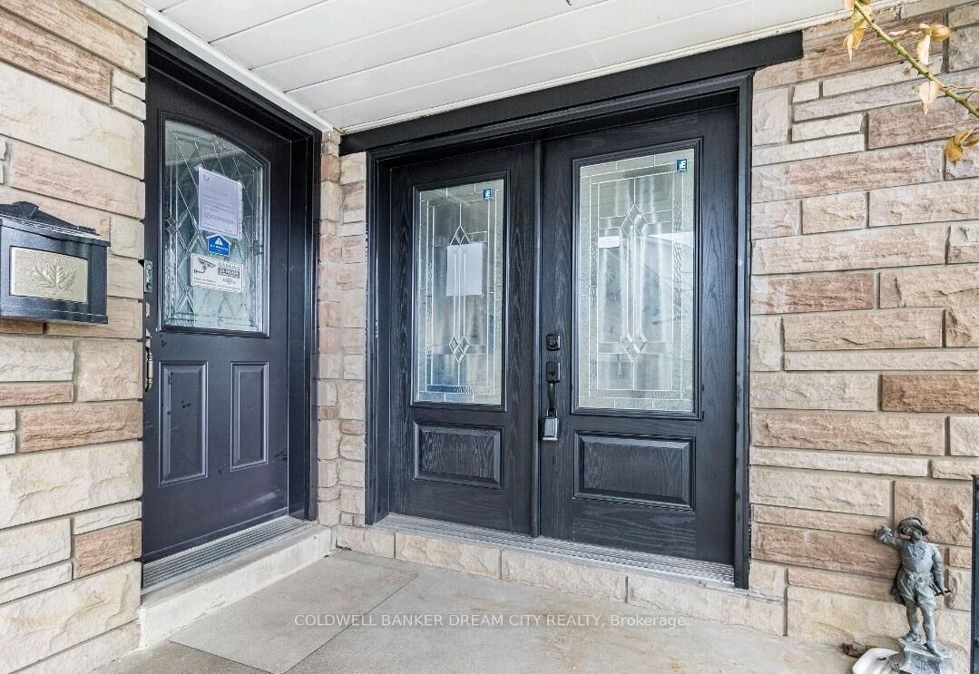 Property Photo:  231 Elizabeth Street S Lower  ON L6Y 1S2 