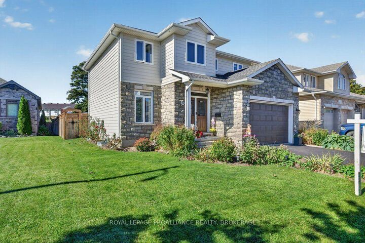 Property Photo:  116 Jordyn's Court  ON K7N 0A7 