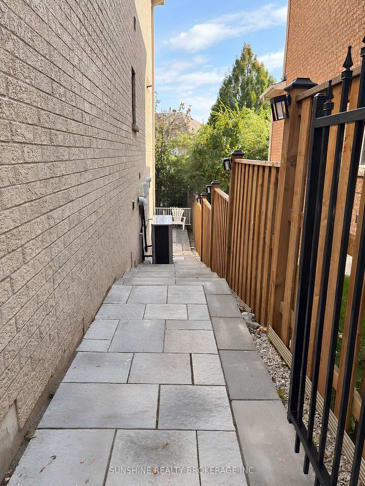 Property Photo:  37 Bowhill Drive Walk-Out Basement  ON L4B 4V3 