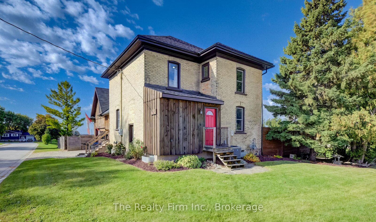 Property Photo:  27 Mill St Street W  ON N0K 1M0 