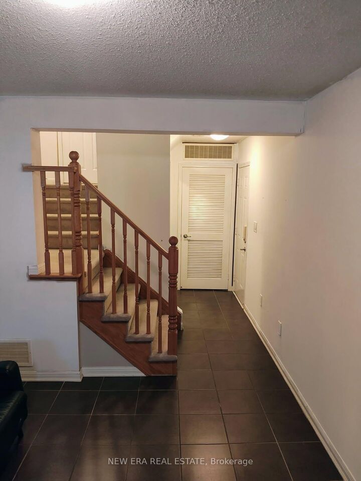 Property Photo:  225 Schreyer Crescent  ON L9T 7B6 