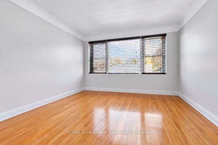 Property Photo: 830 Robinson Street 303 ON L7R 2L5