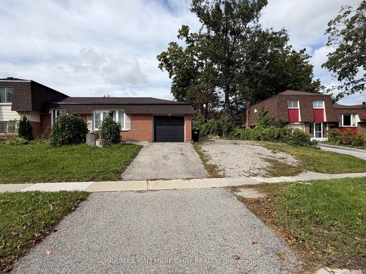 Property Photo:  2 Birchwood Drive  ON L4M 4Z3 
