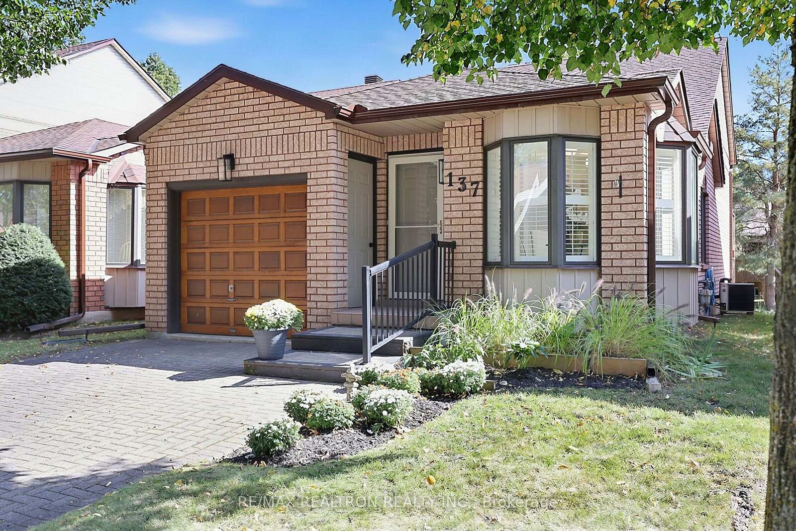 Property Photo:  137 Riverview Road  ON L9R 1X7 