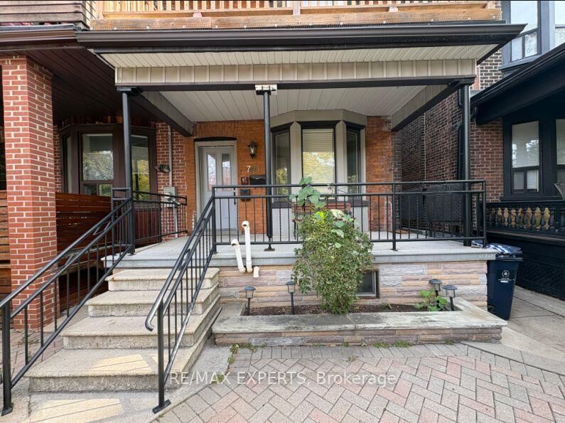 Property Photo:  721 Carlaw Avenue Main  ON M4K 3K8 