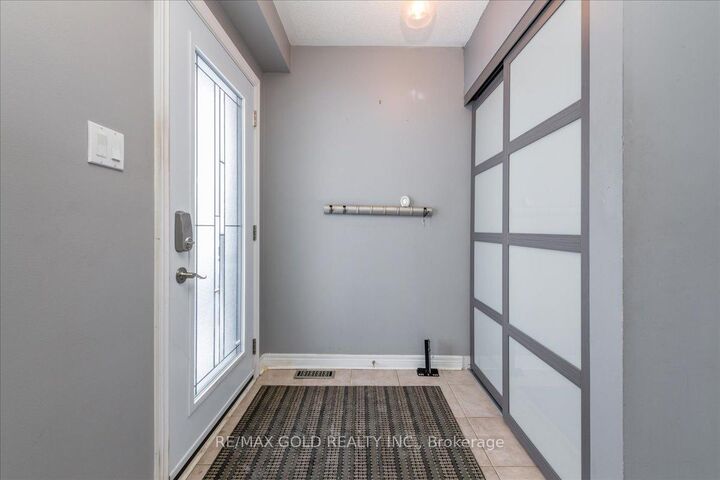 Property Photo: 117 Bentley Crescent ON L4N 0Z1