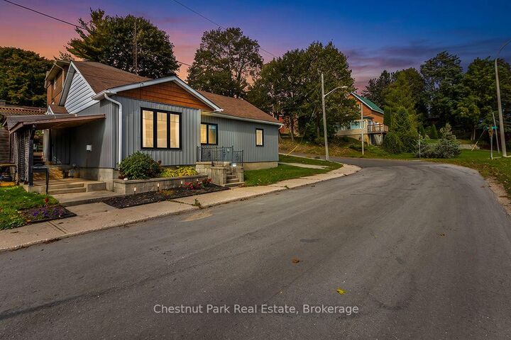 Property Photo:  2096 3rd Avenue W  ON N4K 4R9 