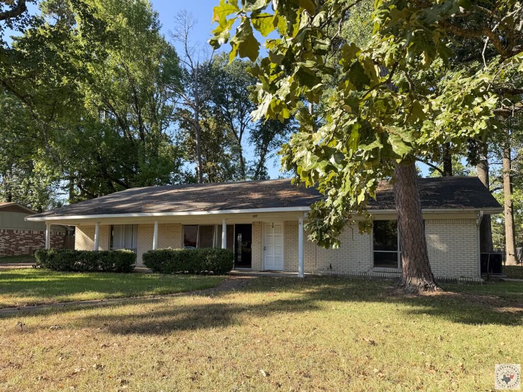 Property Photo:  105 Woodbriar Way  TX 75501 