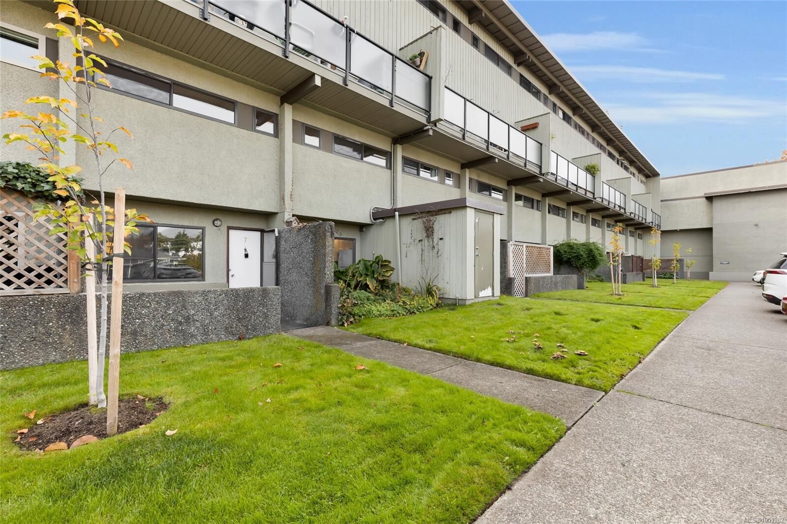 Property Photo:  477 Lampson St #7  BC V9A 5Z4 