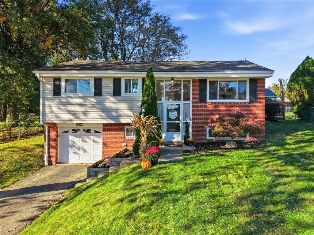 Property Photo:  4052 Crestwood Drive  PA 15044 