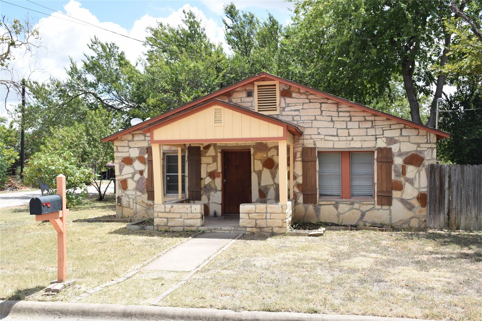 Property Photo: 1601 Pine Street TX 78626