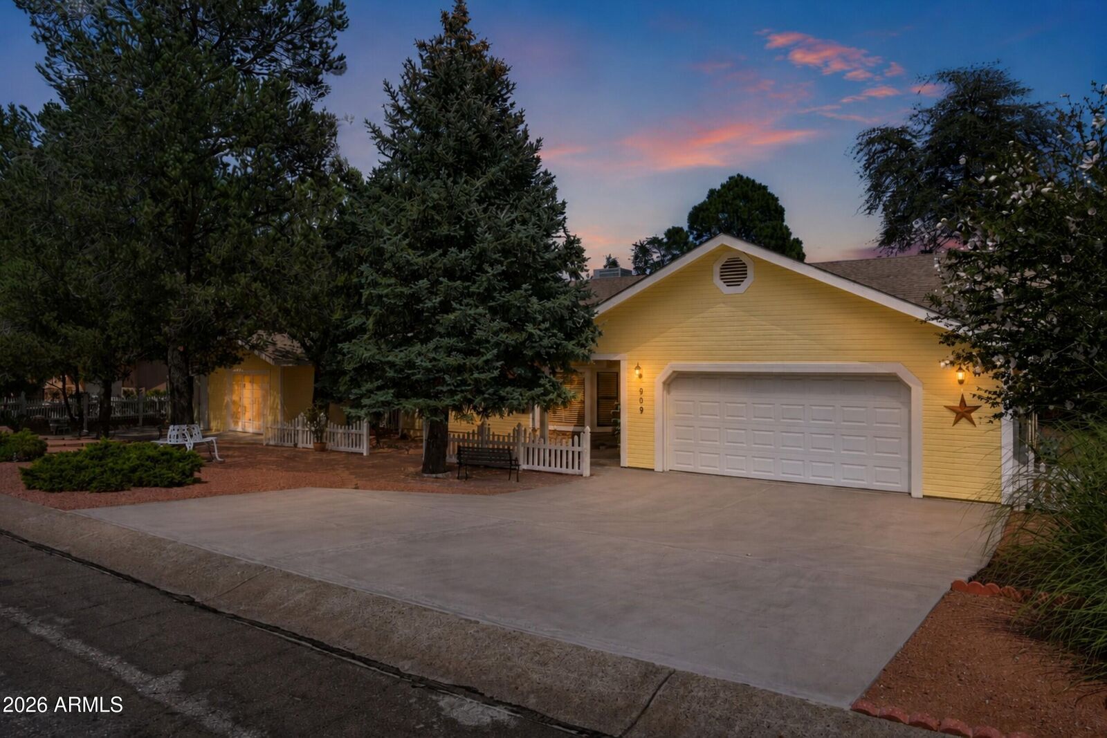 Property Photo:  909 S Coronado Way  AZ 85541 