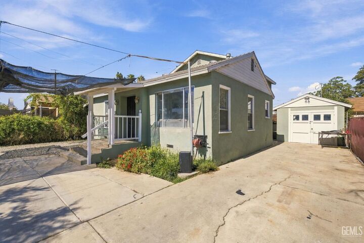 Property Photo: 110 E Belle Avenue CA 93308