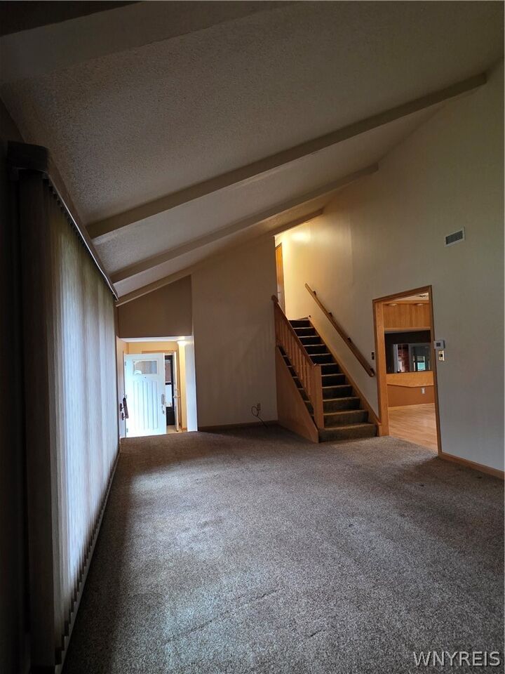 Property Photo:  44 Stephens Court  NY 14086 