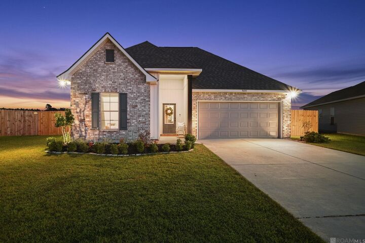 Property Photo: 9698 Muncy Ln LA 70726