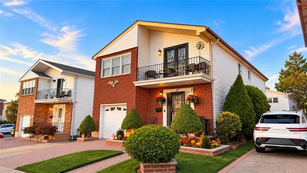 Property Photo:  77 Furness Place  NY 10314 