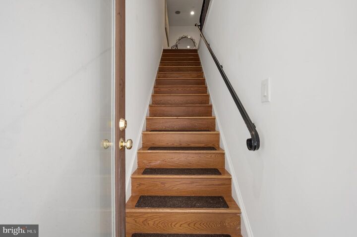 Property Photo:  1124 25th Street NW 203  DC 20037 