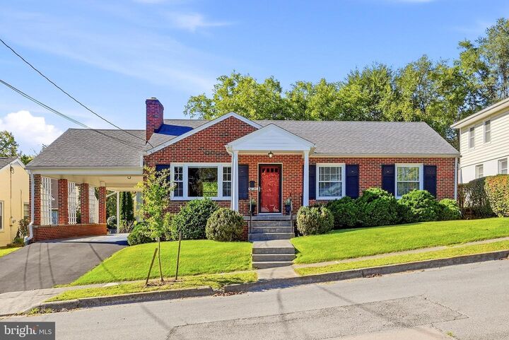 Property Photo:  411 Mosby Street  VA 22601 