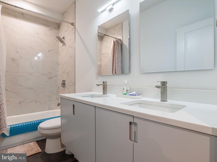Property Photo: 119 Greenwich Street 6 PA 19147