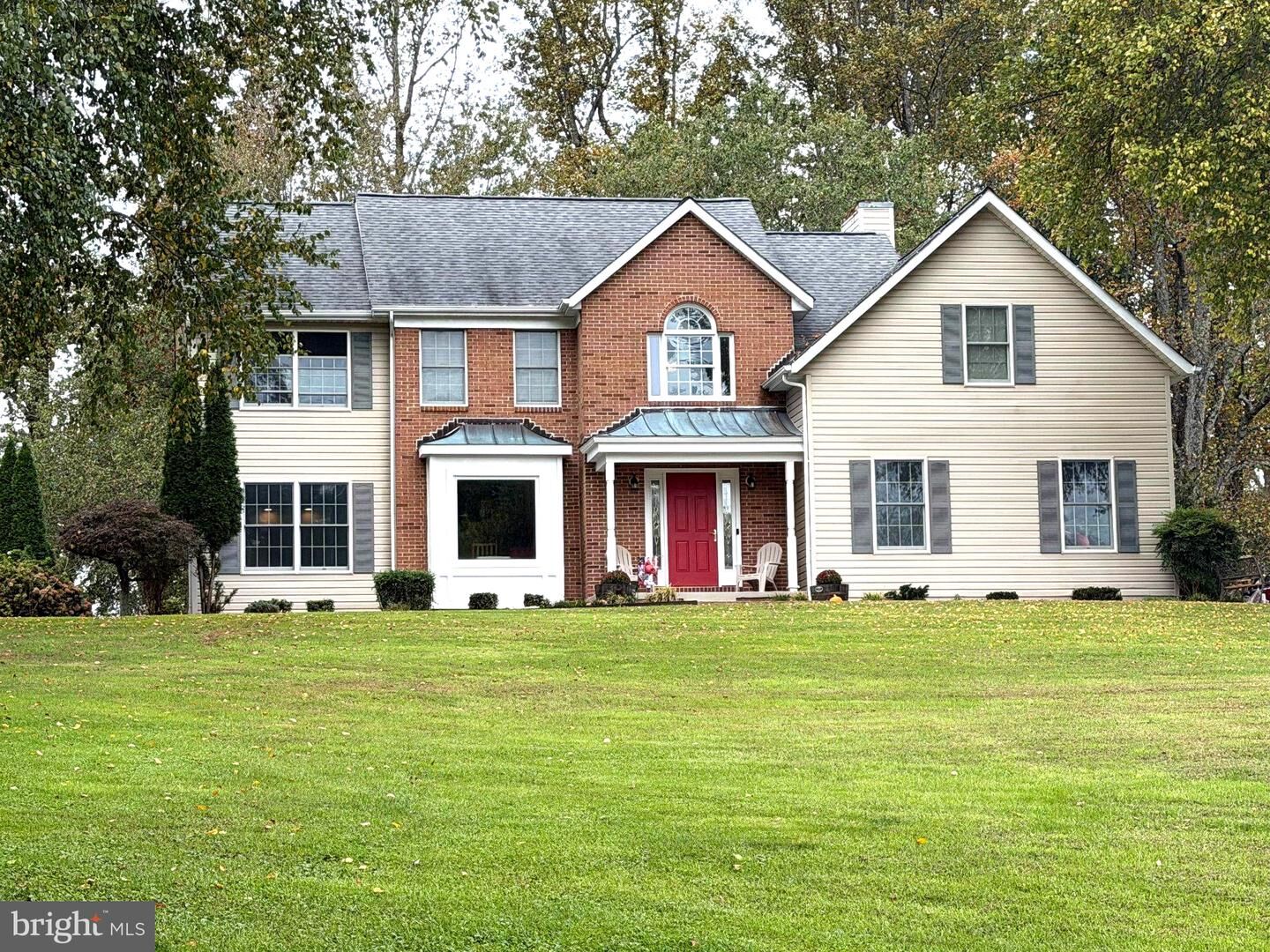 Property Photo: 6400 Cotswold Way VA 20137