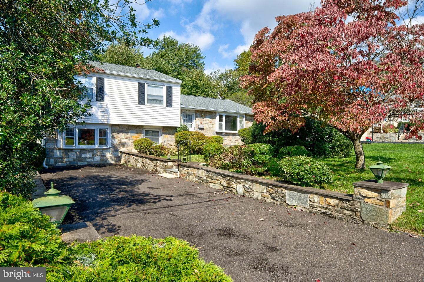 Property Photo:  694 Glen Road  PA 18974 