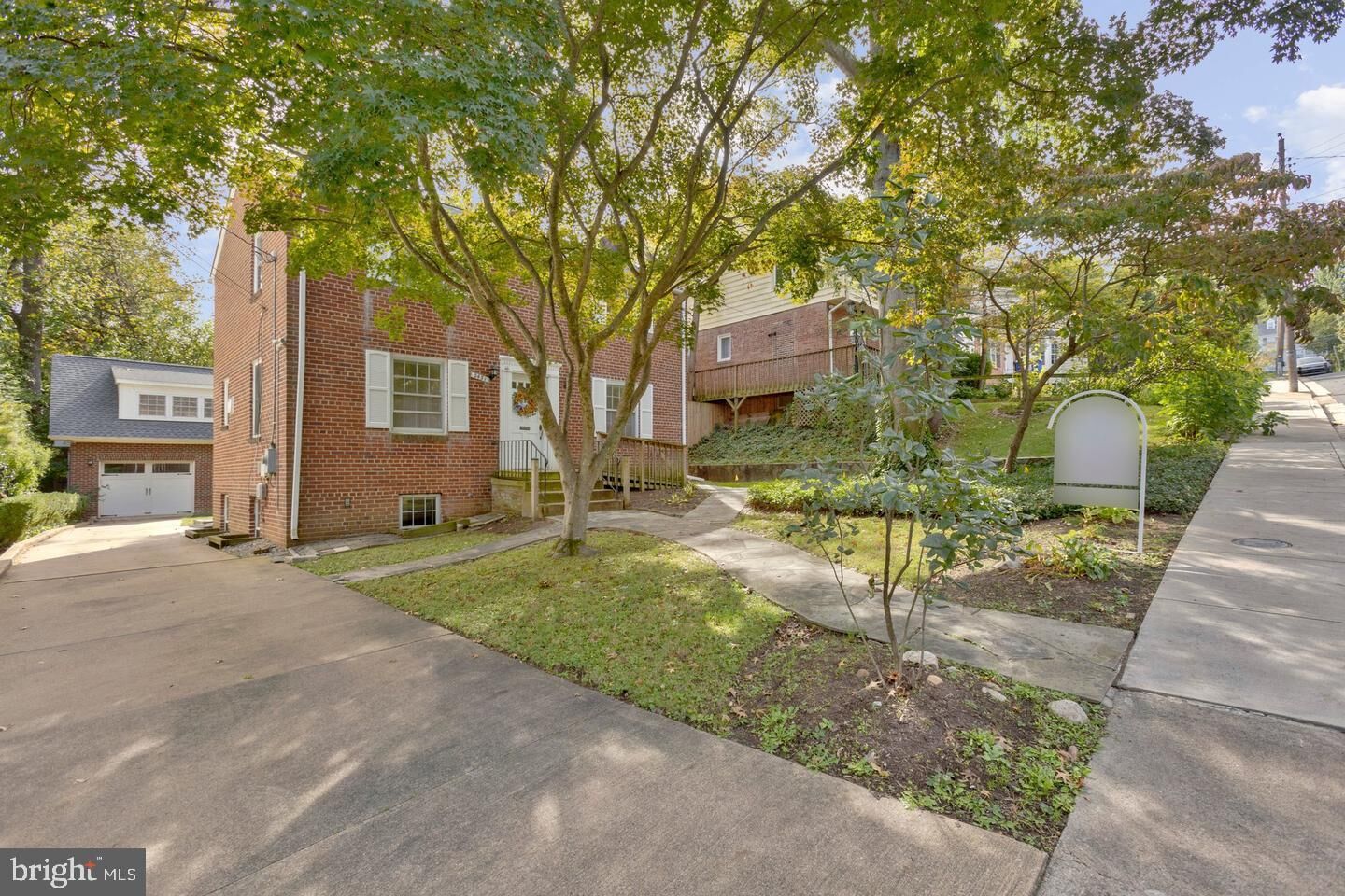 Property Photo:  2431 N Utah Street  VA 22207 
