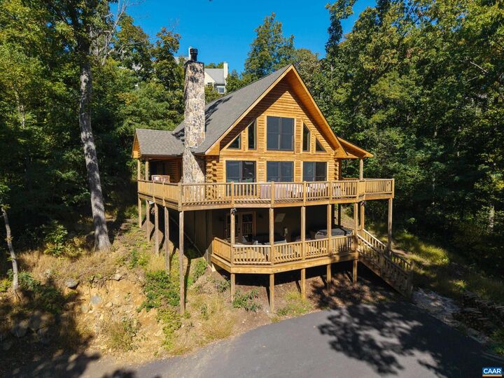 Property Photo:  304 Chestnut Pl  VA 22967 