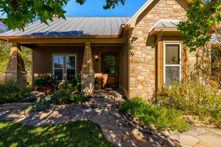 Property Photo: 806 Highway St TX 78624