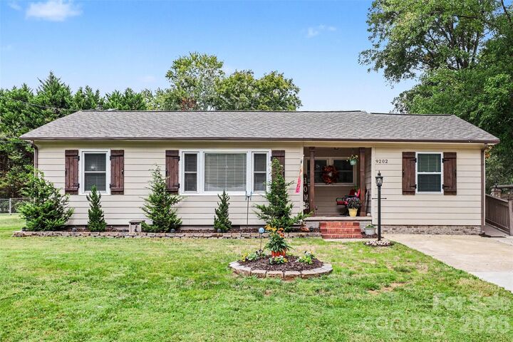 Property Photo: 9202 Elgin Drive NC 28214