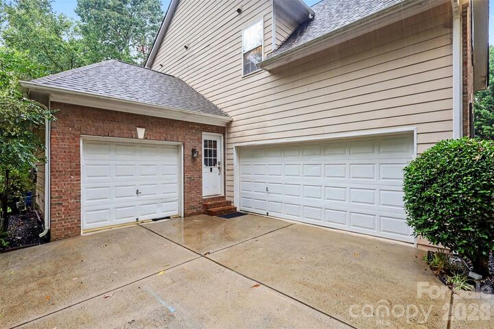 Property Photo:  5221 Turkey Oak Drive  NC 28227 
