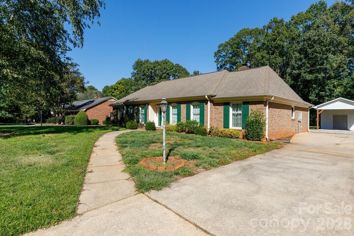 Property Photo:  520 King Edward Road  NC 28211 