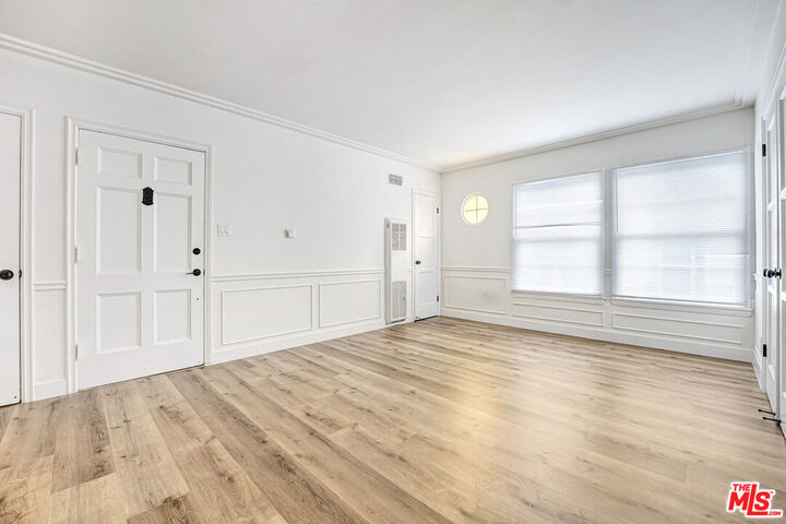 Property Photo:  308 S Reeves Dr, Unit D  CA 90212 