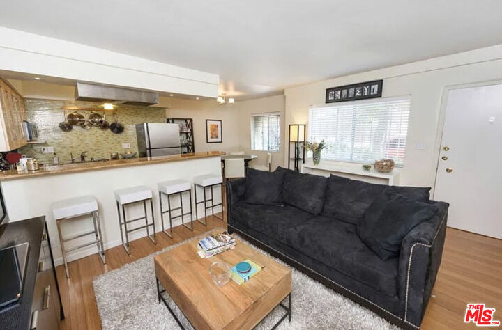 Property Photo: 404 San Vicente Blvd, Unit 28 CA 90402