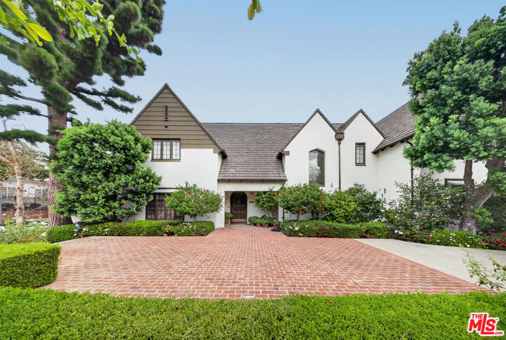 Property Photo:  200 S June St  CA 90004 