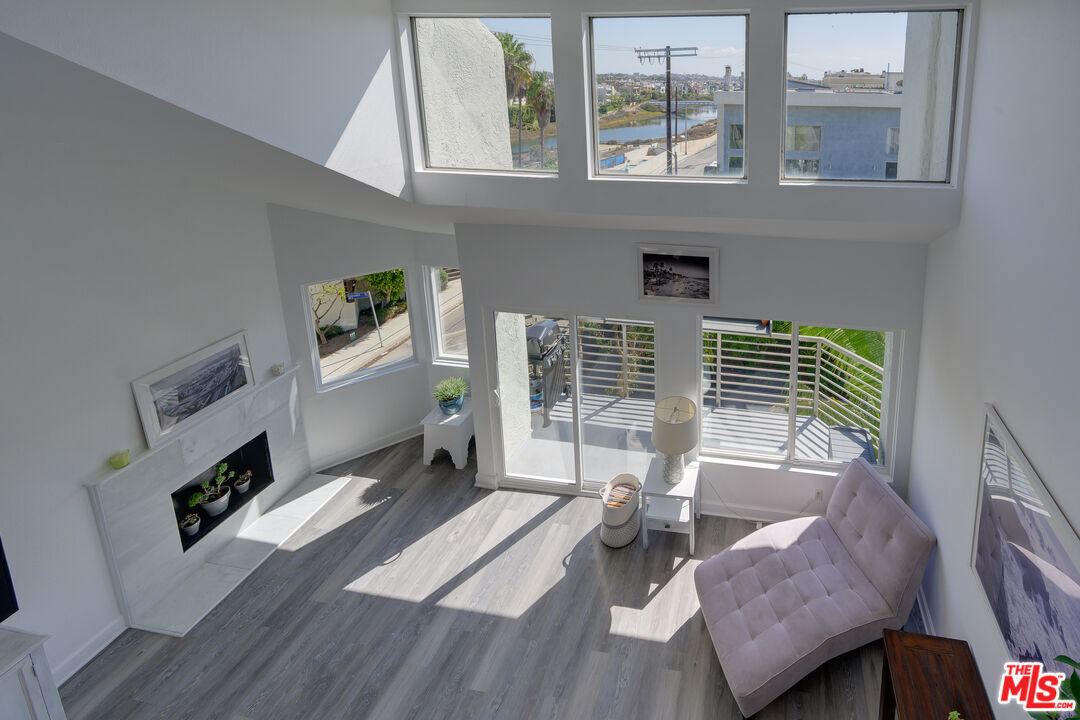 Property Photo:  27 Ironsides St, Unit D  CA 90292 