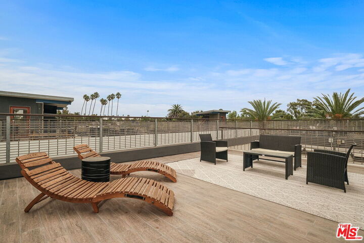 Property Photo: 621 San Juan, Unit B CA 90291