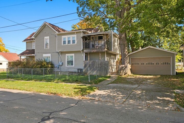 Property Photo:  127 E Walnut Street  OH 43302 