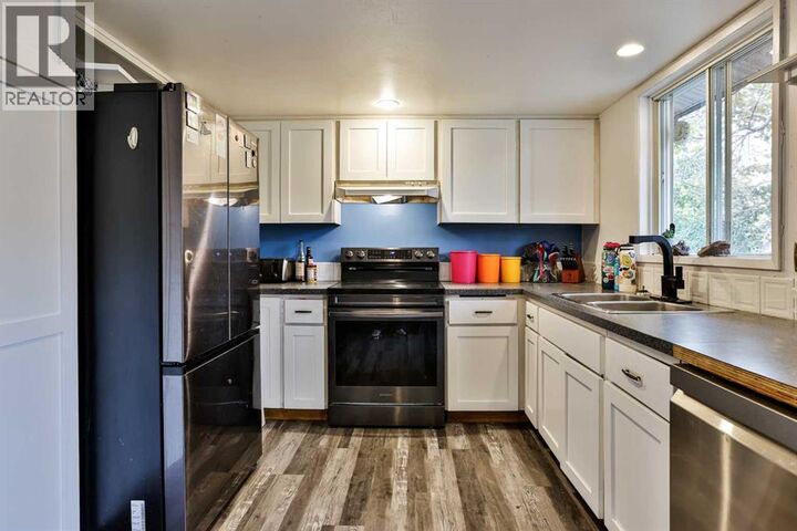 Property Photo: 186 Oxford Road West AB T1K 4V4