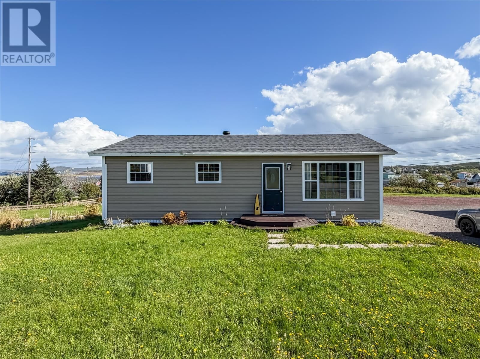Property Photo:  606 Sunset Drive  NL A0E 1T0 