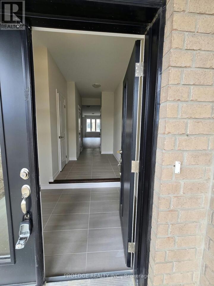 Property Photo: 138 Periwinkle Crescent ON N4S 7W2