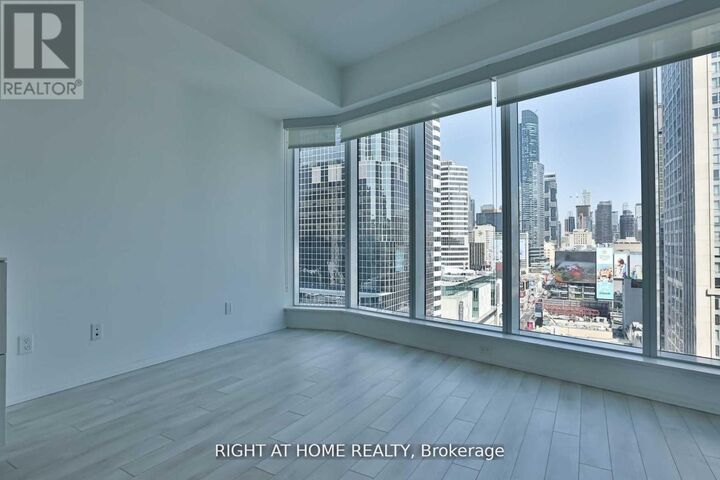 Property Photo:  197 Yonge Street 5614  ON M5B 1M4 