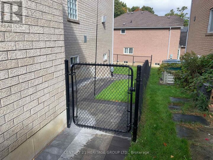 Property Photo:  337 Carruthers Avenue  ON L3X 2B7 