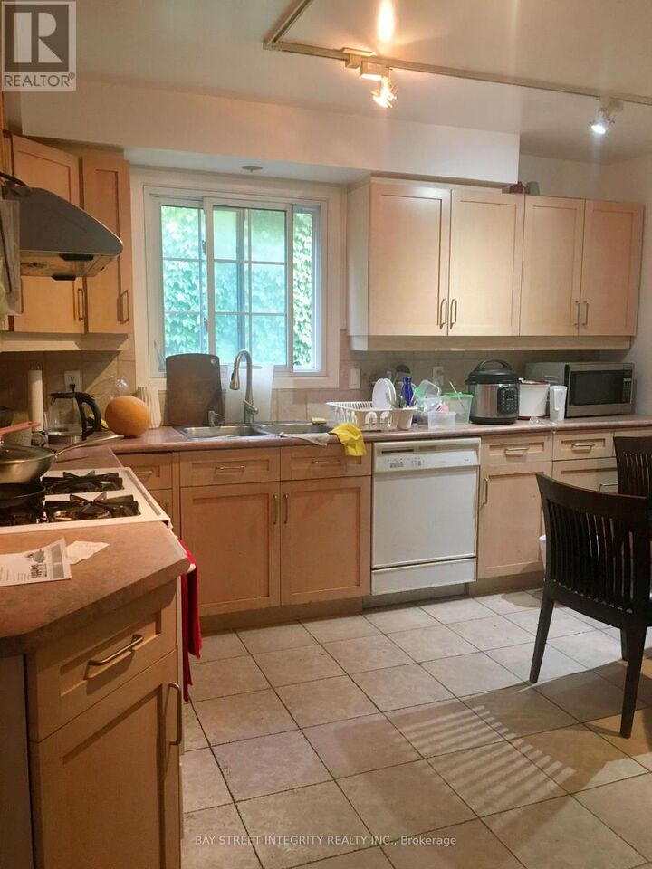 Property Photo:  98 Carolbreen Square Upper  ON M1V 1H5 