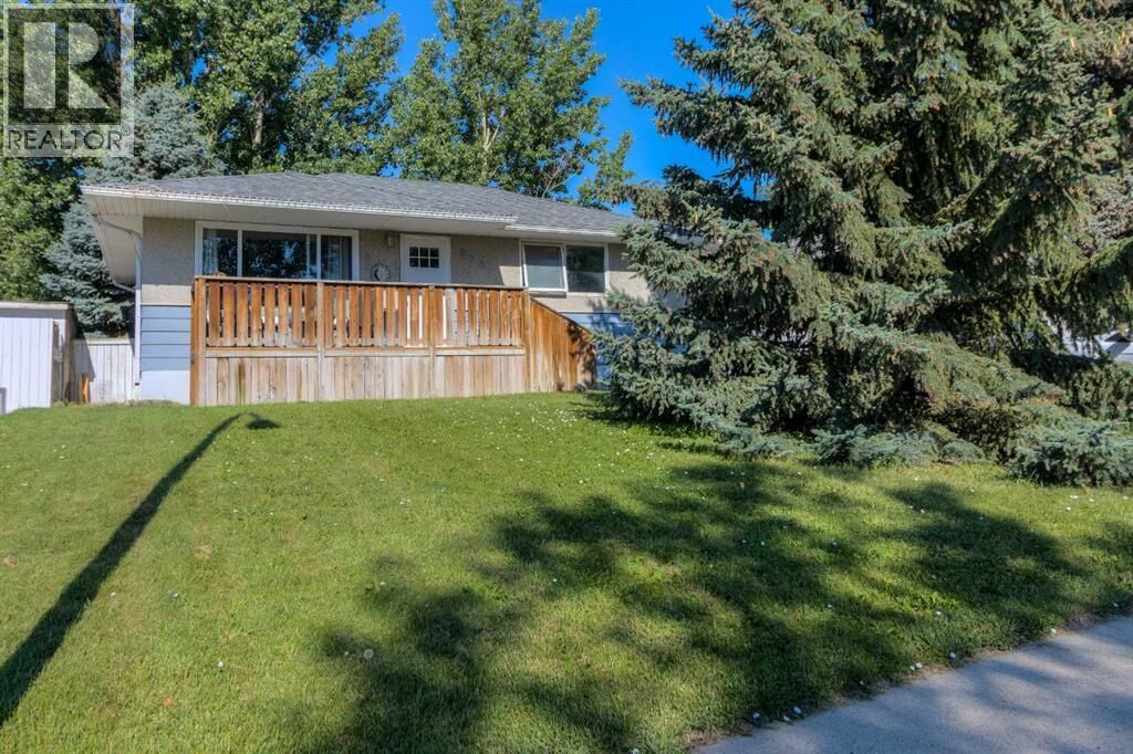 Property Photo:  830 9 Street North  AB T1H 1Z5 